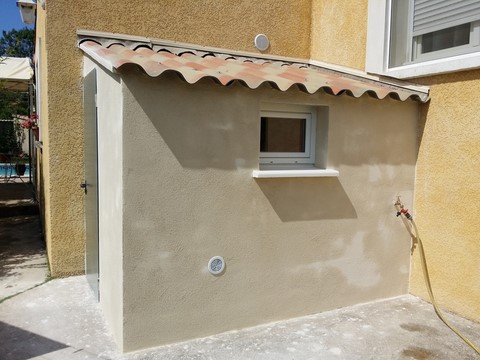 cabanon  avec enduit et toiture