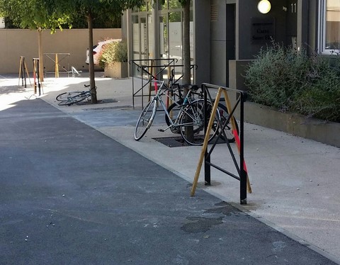 pose barriere de voirie anti stationnement